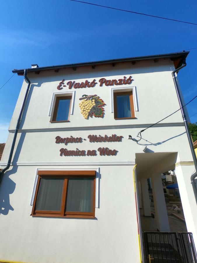 É-Vaskó Panzió Borpince Acomodação com café da manhã Tokaj Exterior foto